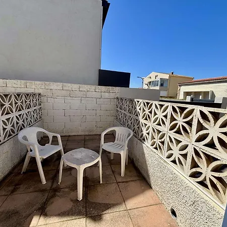 4 Personnes - Proche - La Nouvelle Pn000-069 *