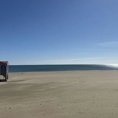 4 Personnes - Proche - La Nouvelle Pn000-069 *
